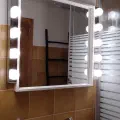 Salle de bain avec douche