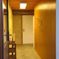 Couloir d'entrée avec armoire rangement